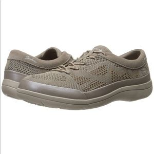 NWT Sketchers Dark Taupe Lite Step Reactive